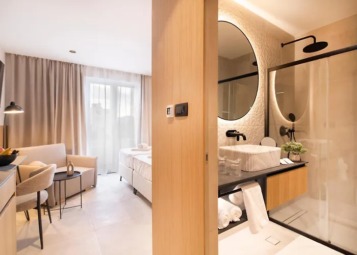 Uyo And * Сплит