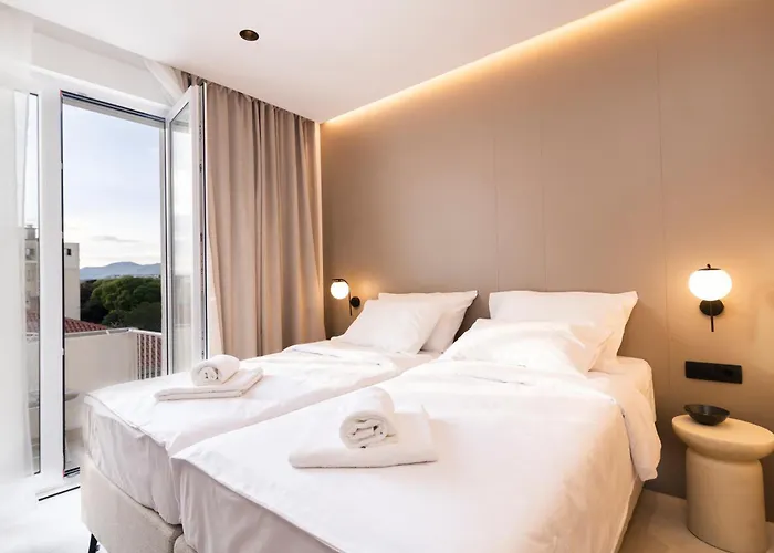 Uyo And * Сплит