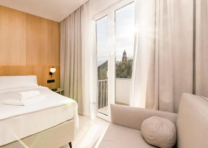 Uyo And * Сплит